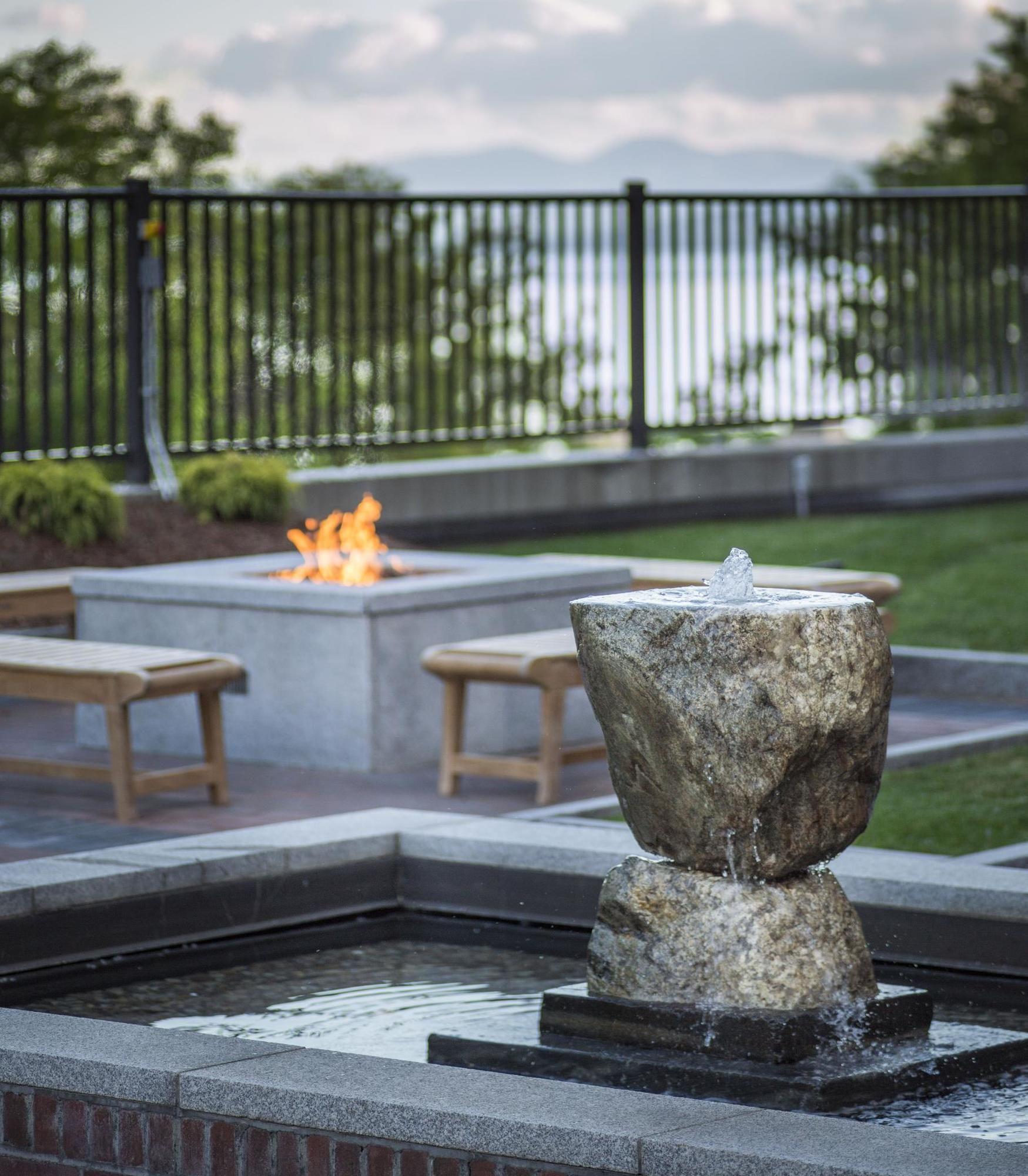Hotel Courtyard Burlington Harbor Esterno foto