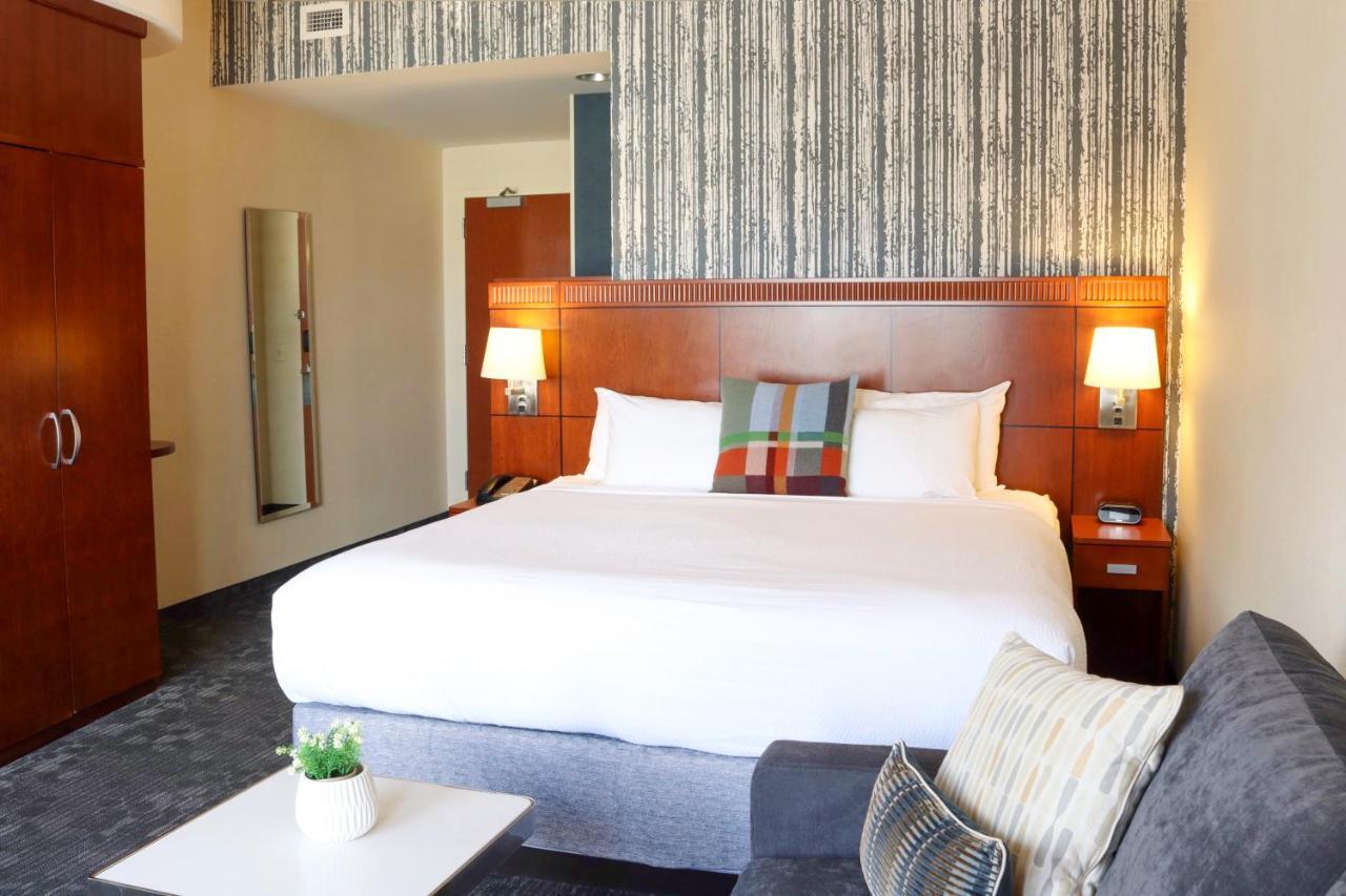 Hotel Courtyard Burlington Harbor Esterno foto