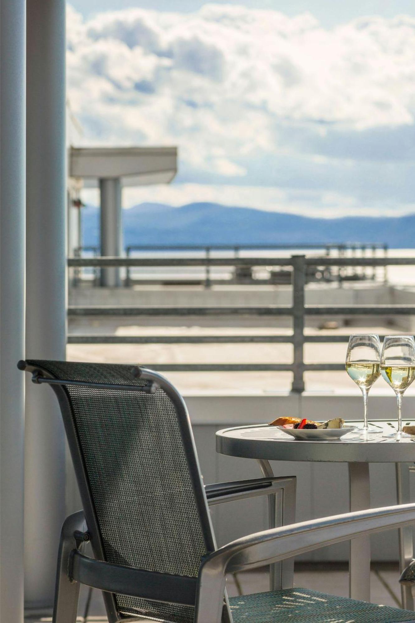 Hotel Courtyard Burlington Harbor Esterno foto
