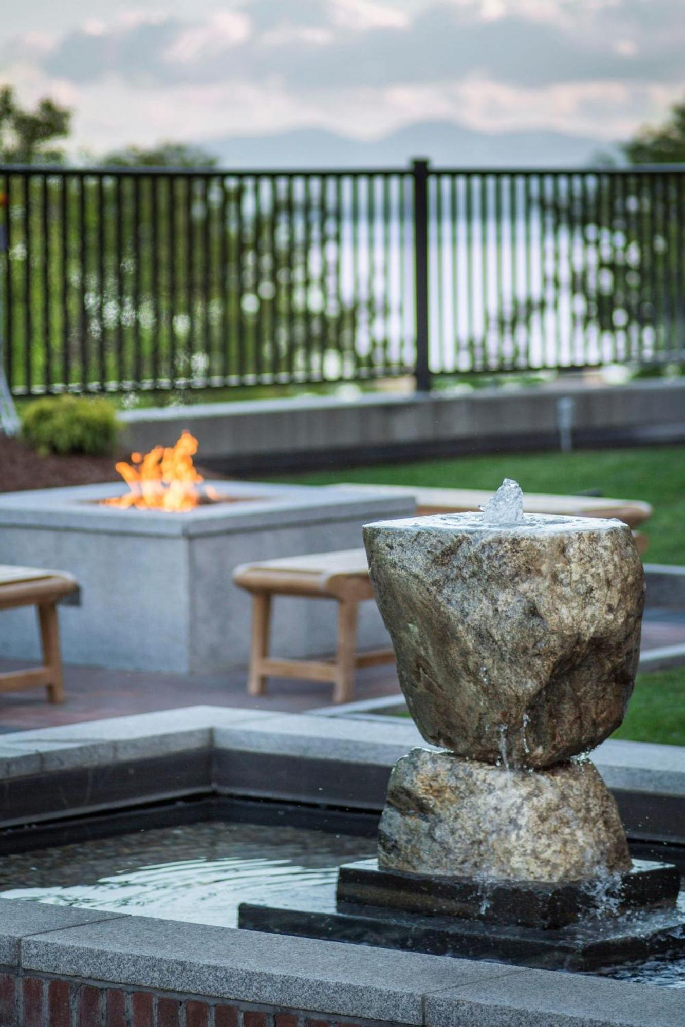 Hotel Courtyard Burlington Harbor Esterno foto