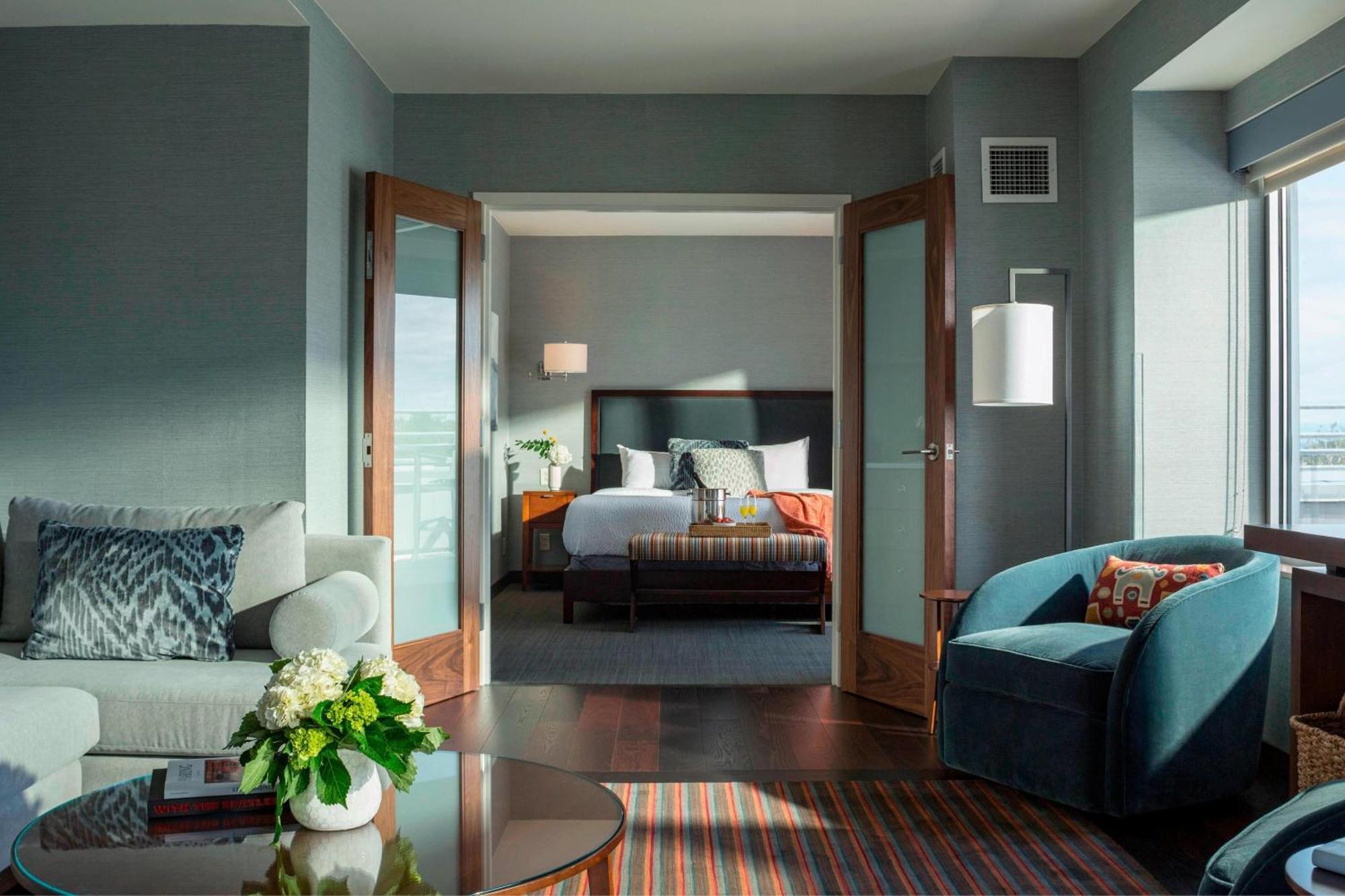 Hotel Courtyard Burlington Harbor Esterno foto