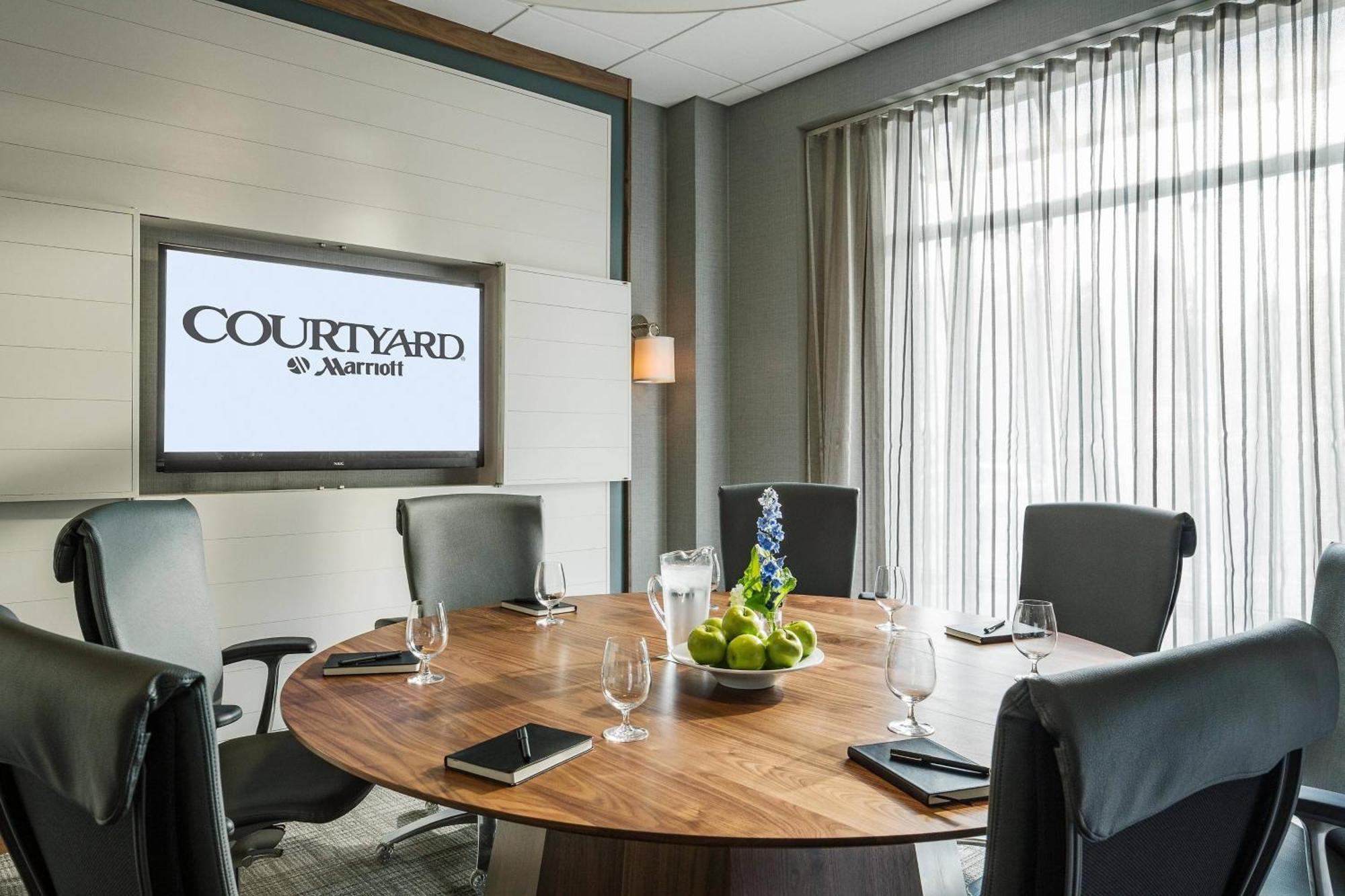 Hotel Courtyard Burlington Harbor Esterno foto